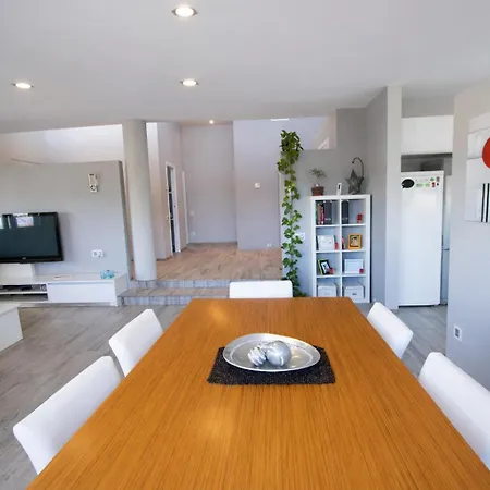 Villa Catalunya Casas Modern Marvel,15 Min To Costa Brava Beaches!